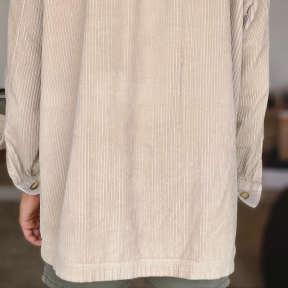 Large Corduroy Khaki Denim Button up Collared Short - Picture 4 of 7